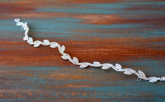 Crystal leaf and willow hair accessory - Image 2